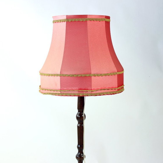 Image 1 of Lampada da terra d'epoca a stelo con paralume originale in tessuto rosa, Cecoslovacchia, anni '60
