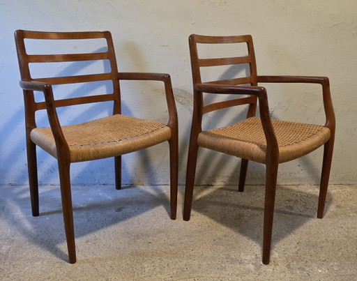 Dos Sillas de Diseño Vintage. Niels Otto Møller. Modelo 68
