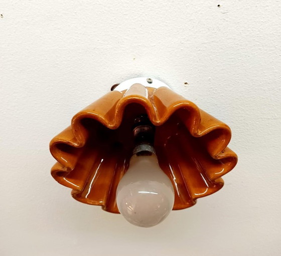 Image 1 of Applique moule à gâteaux ancien en poterie 