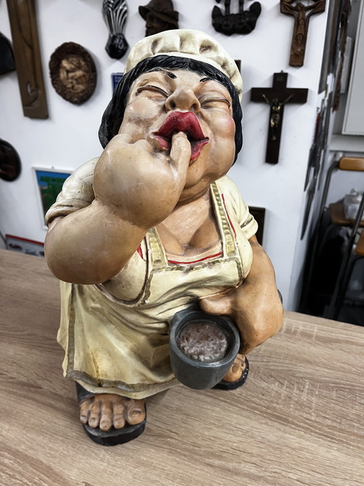 🍲 Dekorative Figur „Koch mit Schokolade“ – Handarbeit