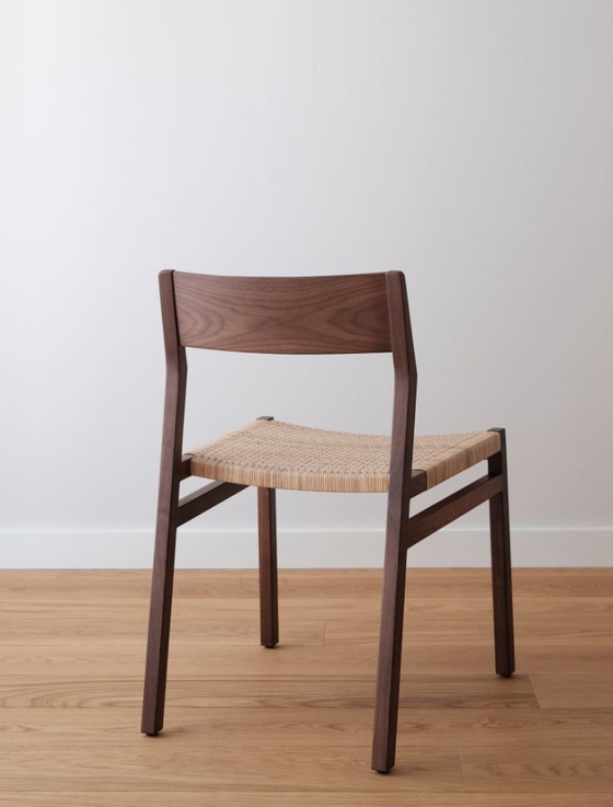 Image 1 of 2 sillas auxiliares Formosus Home, nogal, ratán y cordón de papel.
