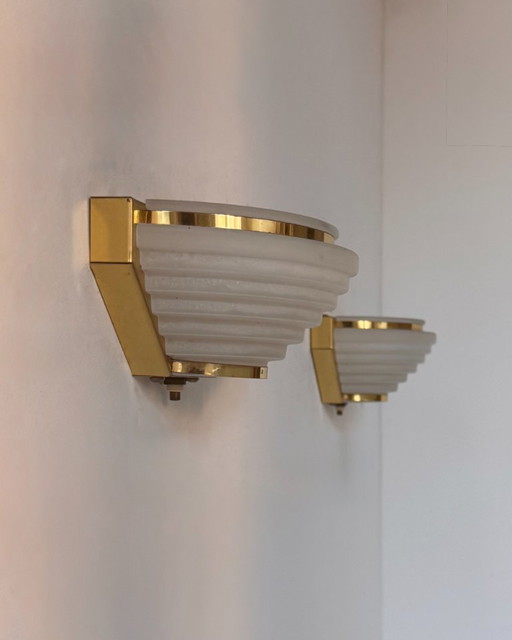 Paar vintage Wandlampen van messing en gezandstraald glas, Frankrijk 1970 – Brass