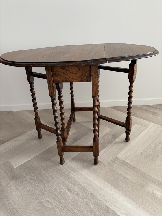 Image 1 of Table ancienne en chêne à piétement traîneau / hangoor