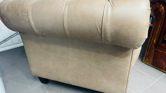 Magnifique Fauteuil Chesterfield XL Cuir Véritable – 125 Cm – Leather, Wood (photo 10 of 10)