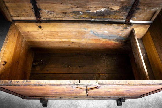 Image 1 of Cassapanca in legno con coperchio, fine XVIII secolo.