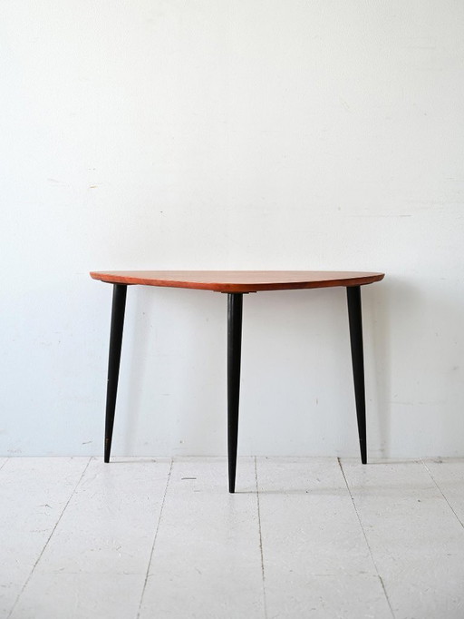 Scandinavian table with black legs