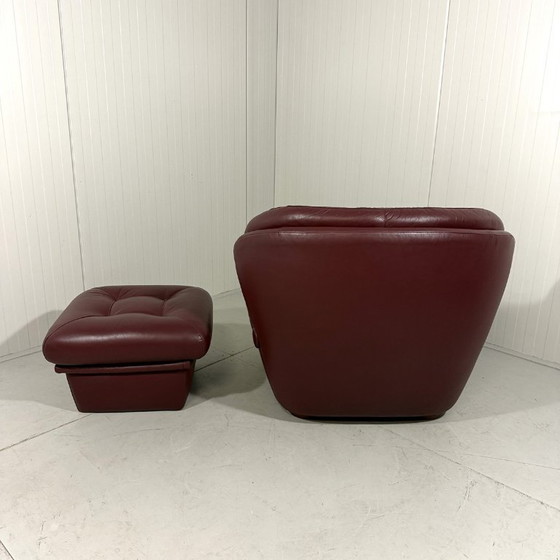 Image 1 of Fauteuil lounge et ottoman en cuir bordeaux français, style Space Age, années 1970