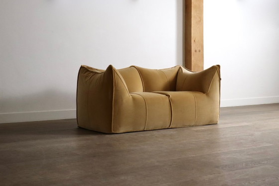 Le Bambole sofa in velvet By Mario Bellini For B&B Italia, 1970s, 2 seaters, Beige, Vintage (photo 3 of 17)