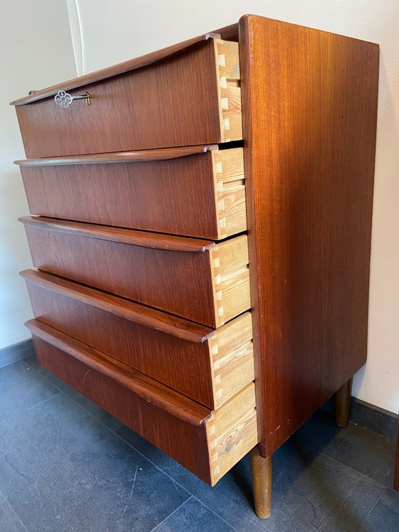 Image 1 of Vintage Deense ladekast in teak met 5 laden