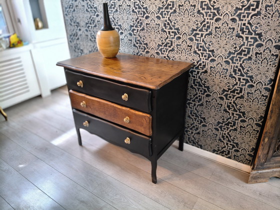 Image 1 of Cómoda elegante y renovada