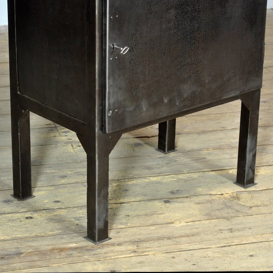 Image 1 of Armoire médicale vintage, années 1970