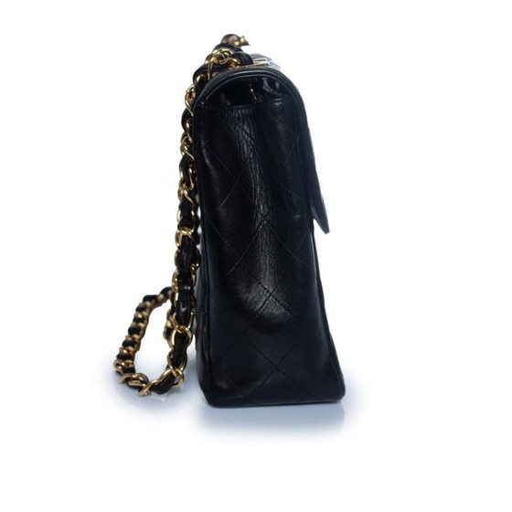 Image 1 of Chanel, borsa maxi classica nera