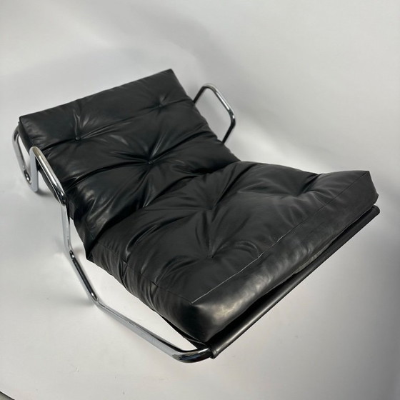 Image 1 of Poltrona vintage nera anni '70 con base cromata