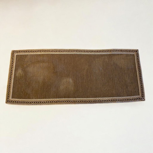 Chemin de table vintage marron à bordure dorée – 95 × 40 cm – Bon état