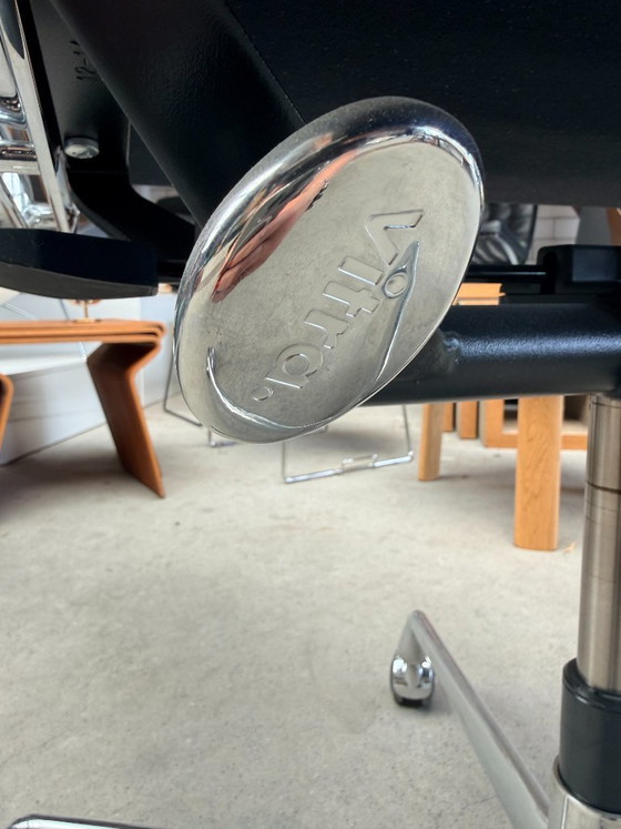 Image 1 of Vitra Eames EA219