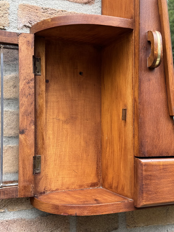 Seltener Apothekerschrank im Art-déco-Stil | Buntglas, Spiegel & Messingbeschläge | 1920er-1930er Jahre (photo 13 of 15)