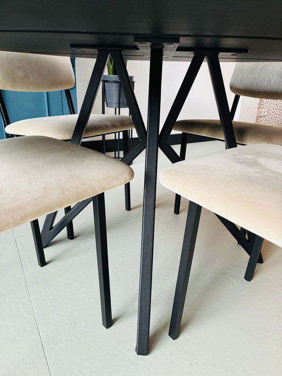 Studio Henk Quadpot Zwarte Ronde Tafel 140 Cm – Dining tables, Metal, Wood (photo 13 of 13)