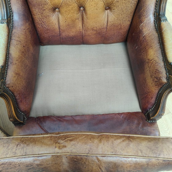 Image 1 of Set di poltrone vintage antiche con braccioli a forma di ala, in stile Queen Anne. Rivestite in pelle di pecora.