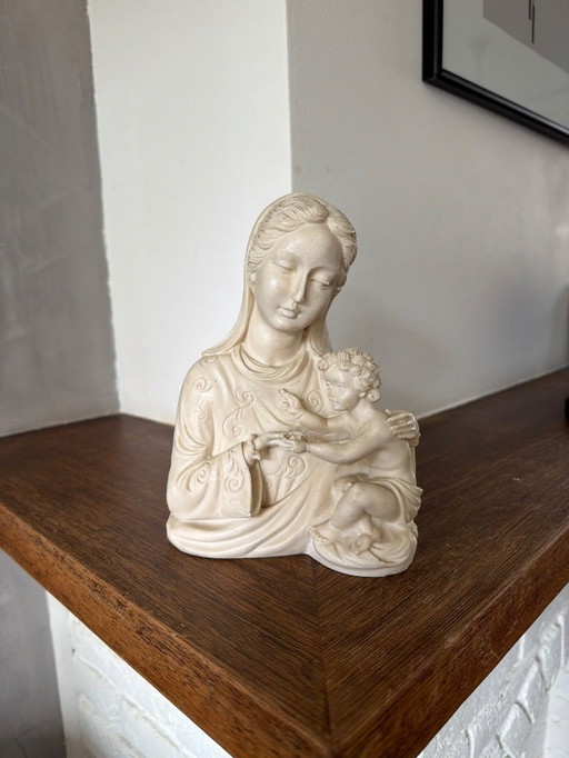 Vintage Madonna beeld met kind 