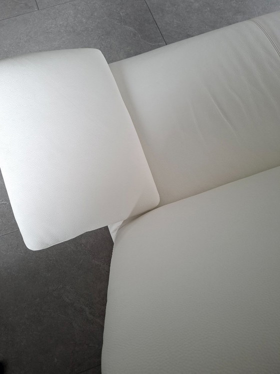 Image 1 of Canapé design 2 places en cuir Rolf Benz, entièrement rénové par des professionnels.