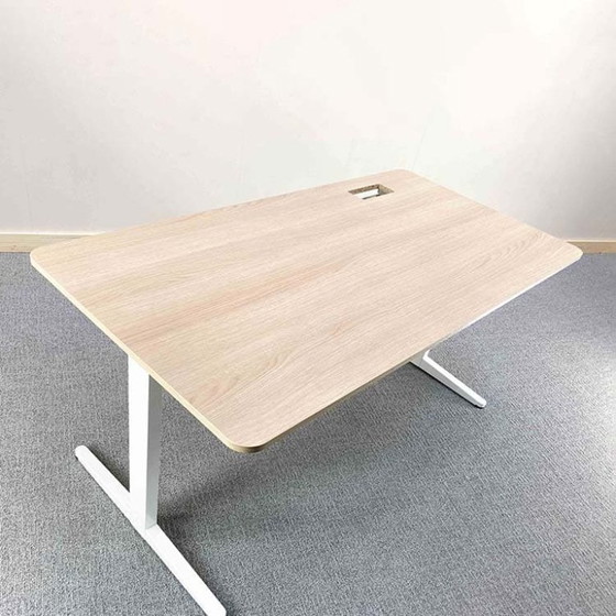 Image 1 of Scrivania Ahrend