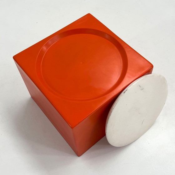Image 1 of Sgabello cubo arancione e bianco Il Kubile di MIM Roma, anni '70