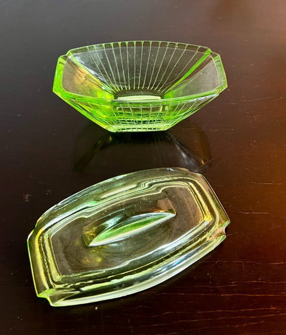 Image 1 of Ensemble de toilette Art Déco en verre à l'uranium de 4 pièces (vers 1930)