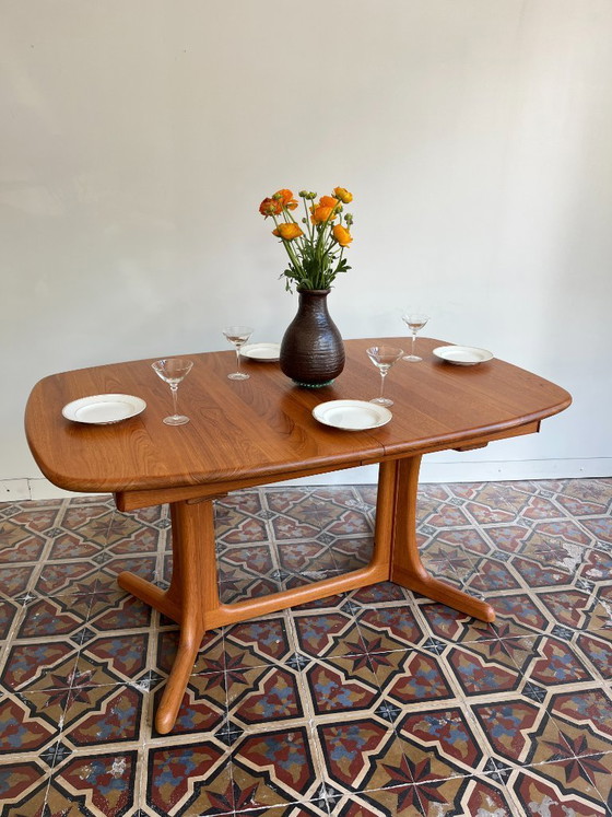 Image 1 of Danish dining table – Dyrlund