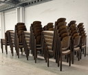 Lotto 69 sedie impilabili in legno vintage