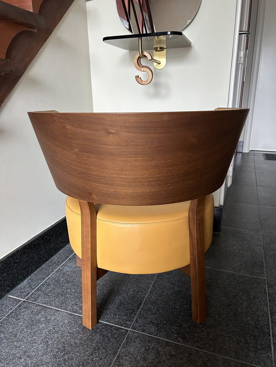 Image 1 of Compacte design loungezetel Conde House - massief walnoten & hoogwaardig leder