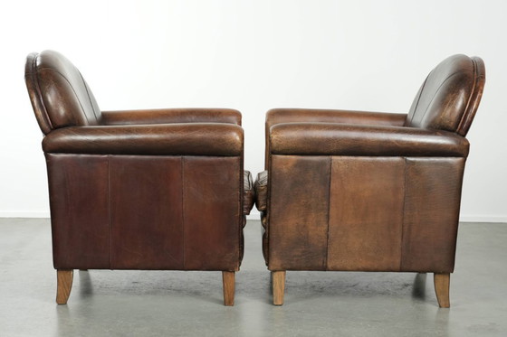 Image 1 of 2 fauteuils design en peau de mouton avec une belle patine