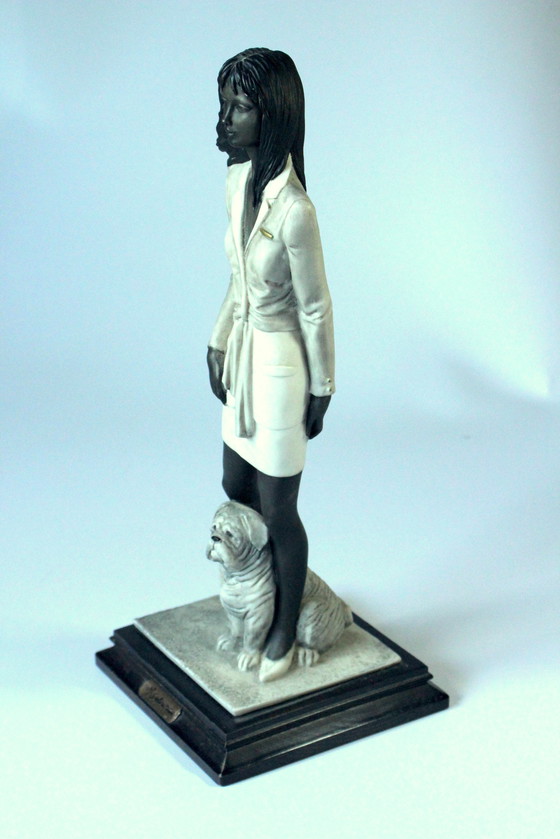 Image 1 of Sculpture De M. Salvestrini - Figurine - Dame Avec Chien - Céramique Sur Socle En Bois - Marqué - Vintage