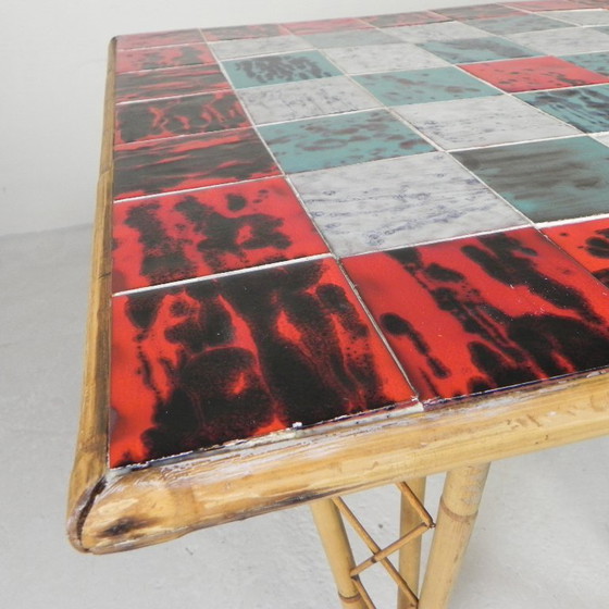 Image 1 of Tavolo da pranzo vintage in bambù con piastrelle rosse, bianche e blu, anni '50