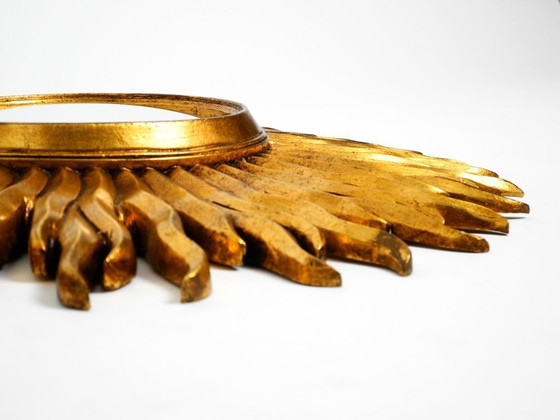 Image 1 of Grande specchio da parete Mid Century Modern Sunburst Kovex in legno e resina, placcato oro | Ø 52 cm