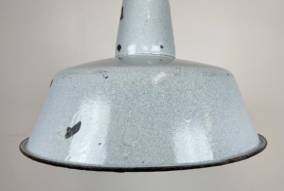 Image 1 of Lampe industrielle en émail gris avec abat-jour en fonte, années 1960