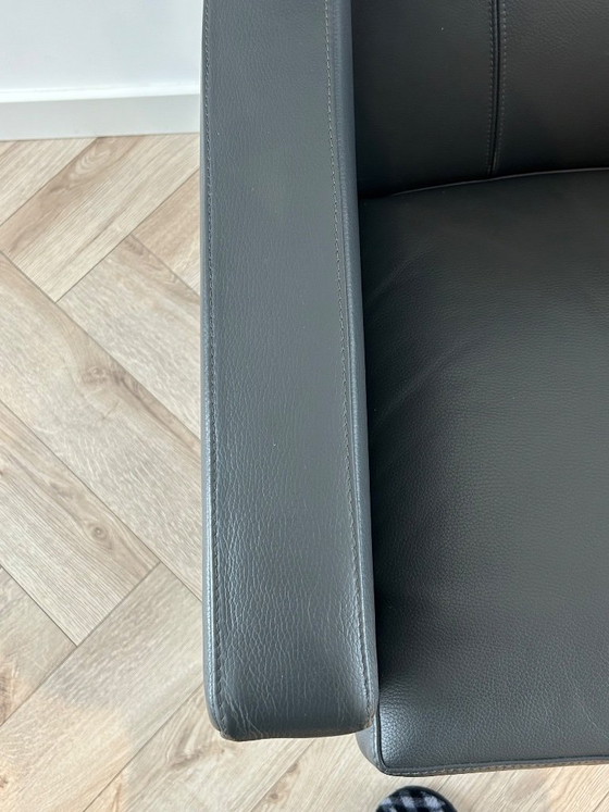 Image 1 of Poltrona Leolux Dolcinea – Pelle grigio scuro | Design di Jan Armgardt