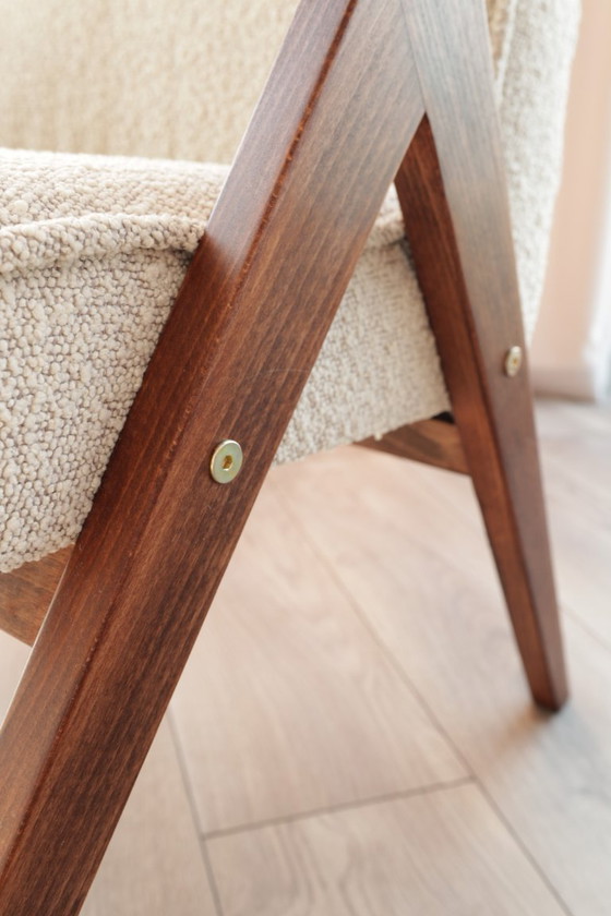 Image 1 of Fauteuil scandinave blanc cassé en bouclette, signé Chierowski