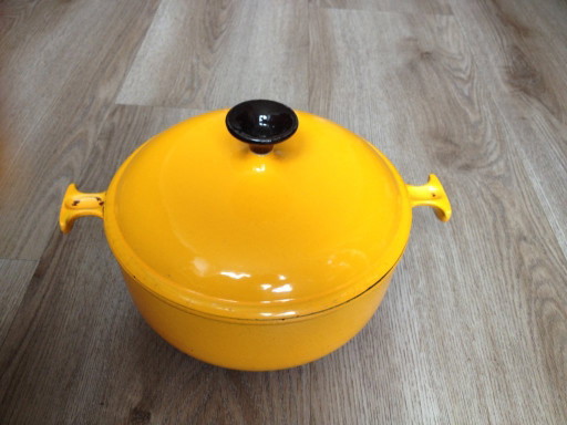 Le Creuset 23 La Mama Enzo Mari Vintage-Auflaufform aus gelbem Gusseisen