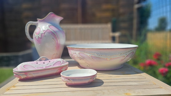 Image 1 of Antique washbasin with jug