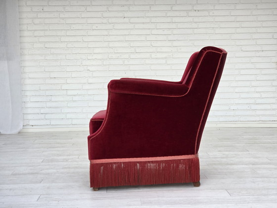 Image 1 of Fauteuil danois des années 1960, velours d'ameublement rouge cerise, bois de frêne, original