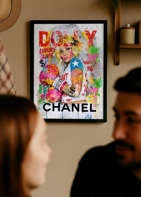 Pop Art Print mit Dolly Parton und Chanel, Kunstdrucke, Leinwand, Holz, Mehrfarbig (Foto 5 von 5)