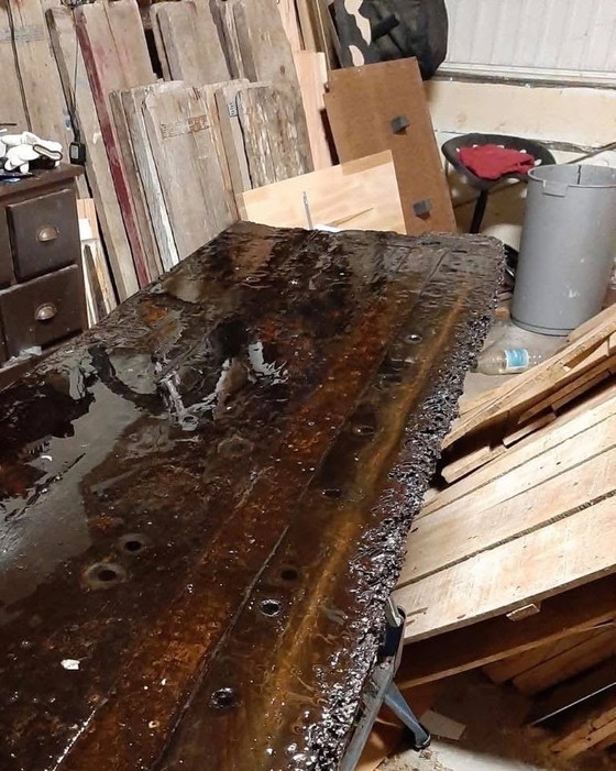 Image 1 of Table basse fabriquée à partir d'une ancienne porte d'écluse de l'Escaut occidental