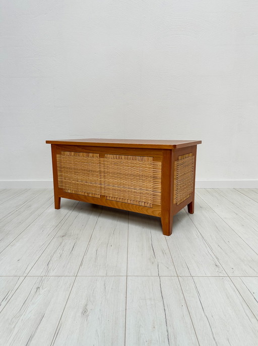 Cassapanca/panca contenitore vintage danese in teak degli anni '60, disegnata da Kai Winding per Poul Hundevad.