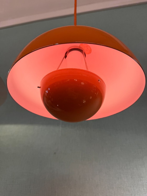 Pot de fleurs Louis Poulsen VP1 – Verner Panton – émail orange – Suspensions, Metal (photo 5 of 9)