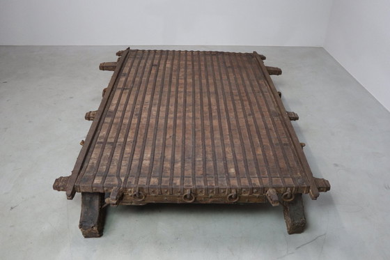 Image 1 of Antico tavolo indiano a carretto con ottone e ferro - c.1800, oggetto Wabi-Sabi