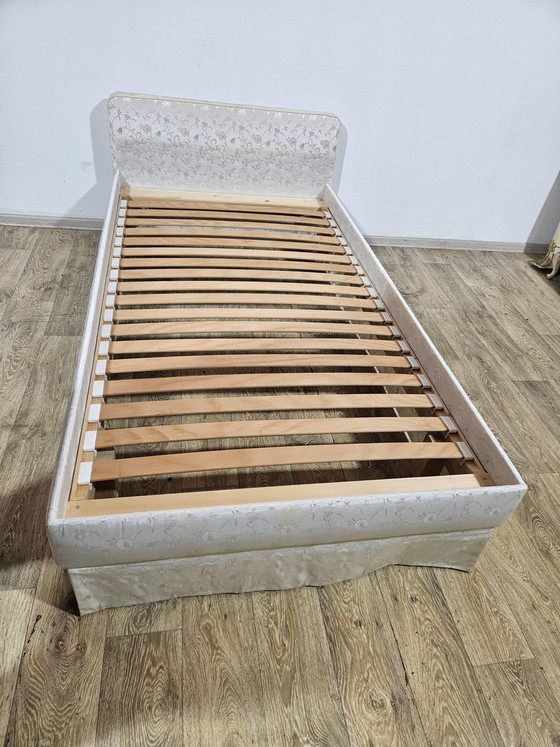 Vintage gestoffeerd eenpersoonsbed met matras en frame, jaren 60 – Eenpersoonsbedden, Wood, Chrome (photo 2 of 12)