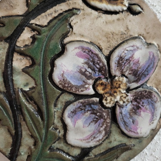 Image 1 of Plaque murale ronde en céramique et relief, fleurs  Rusha Art  1960,70, West Germany 