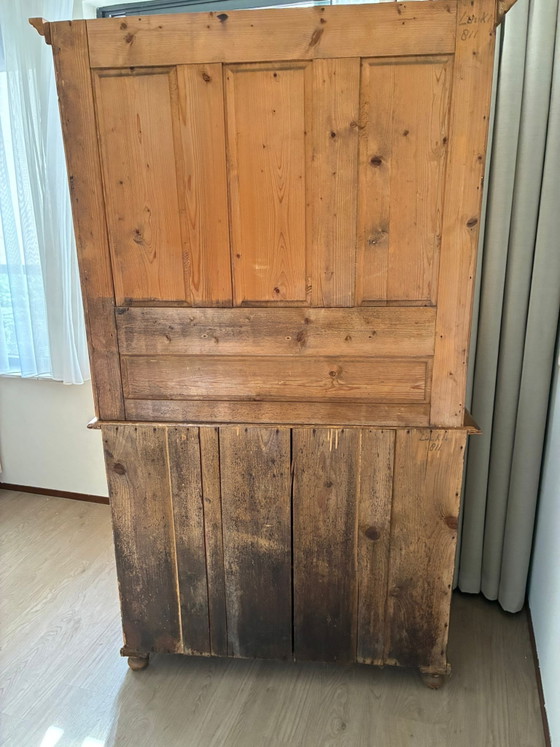 Image 1 of Mobile in pino con ante in vetro, composto da 2 parti.
