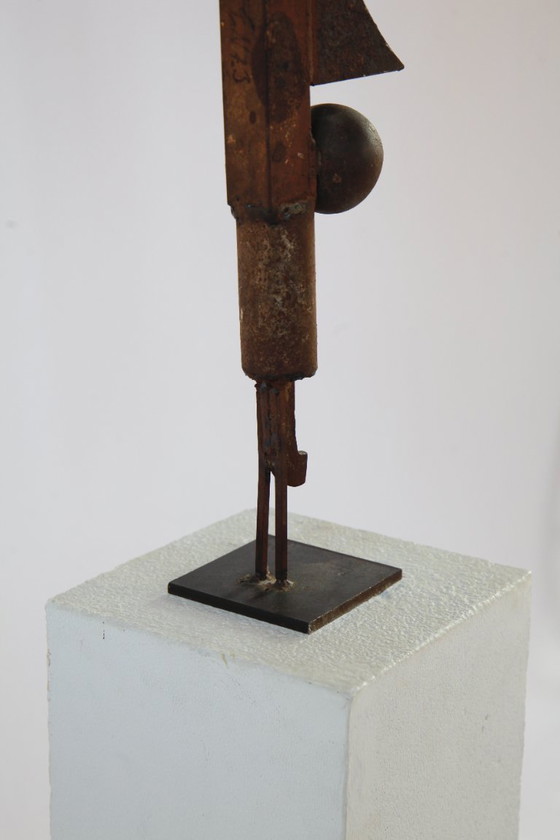 Image 1 of Escultura abstracta de hierro soldado del artista austriaco Edwin Neyer, firmada E.N. y fechada en 1973.