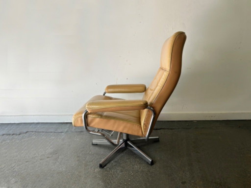 Sillón reclinable escandinavo de cuero de mediados de siglo con estructura cromada, años 60-70. (photo 2 of 8)
